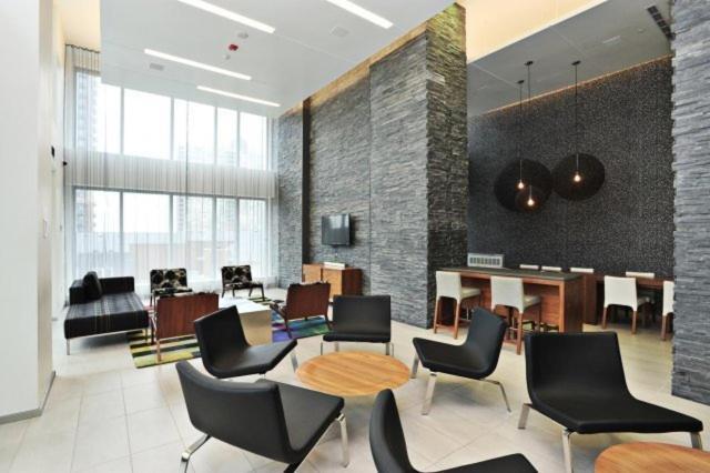 Square One Fully Furnished Suite Mississauga Extérieur photo