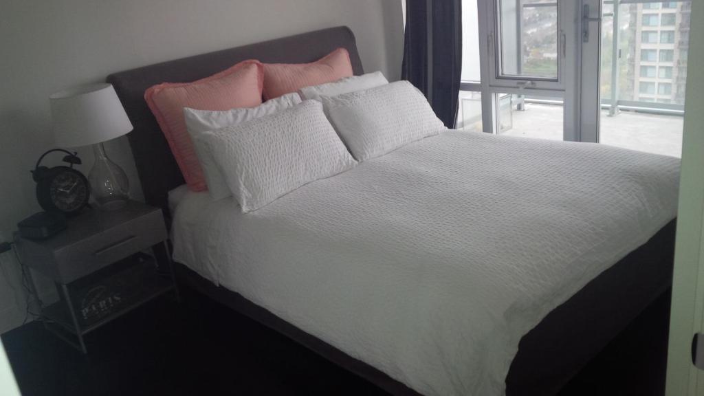 Square One Fully Furnished Suite Mississauga Chambre photo