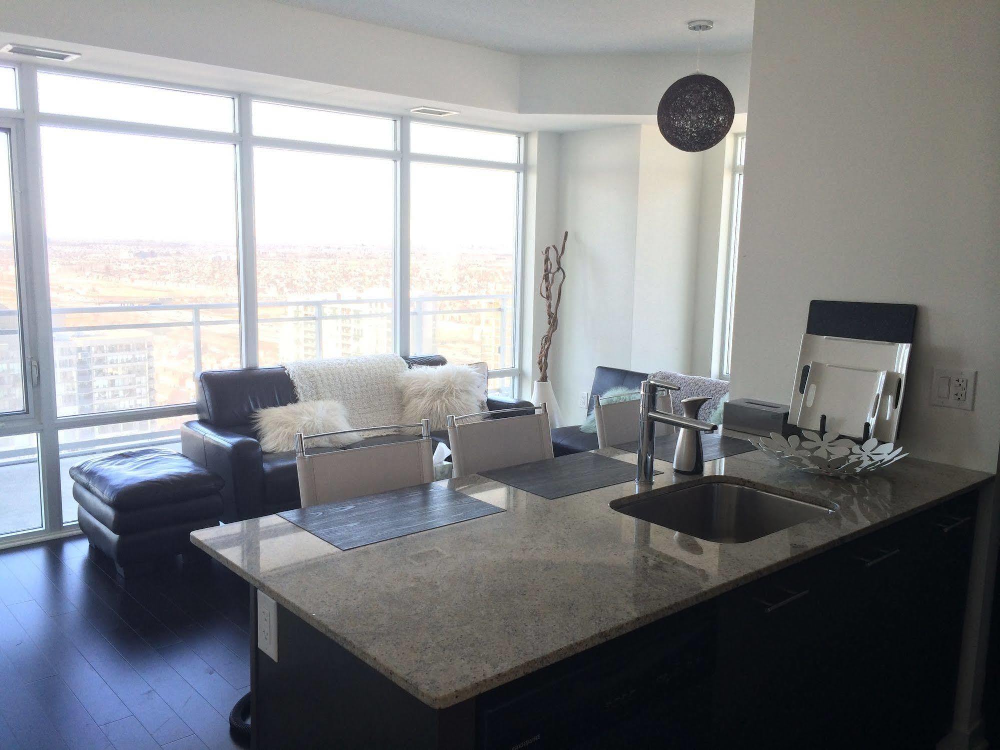 Square One Fully Furnished Suite Mississauga Extérieur photo